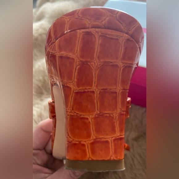 Portia size 9 MEDAL
/MANDERIN CROC - Picture 2 of 9